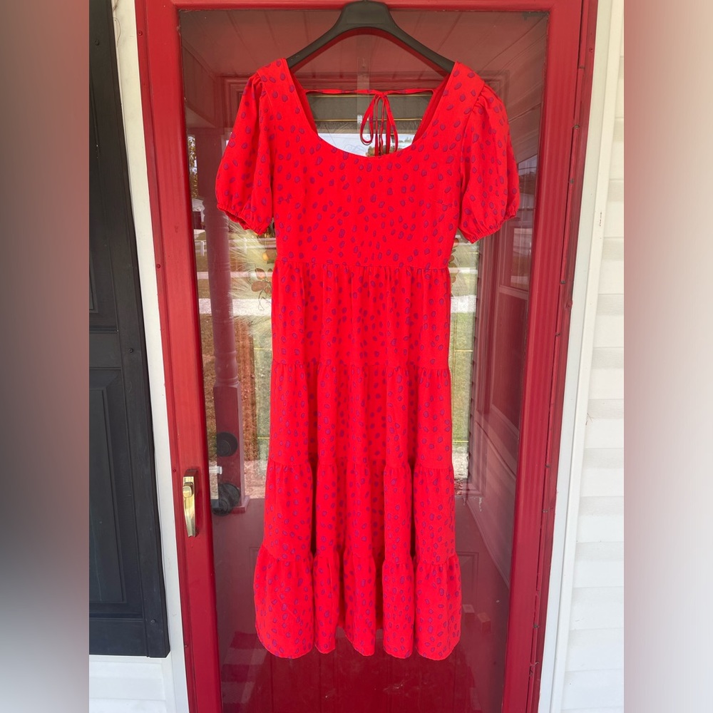 Maxi dress. Can be worn on or off the shoulder with a tie back. Small